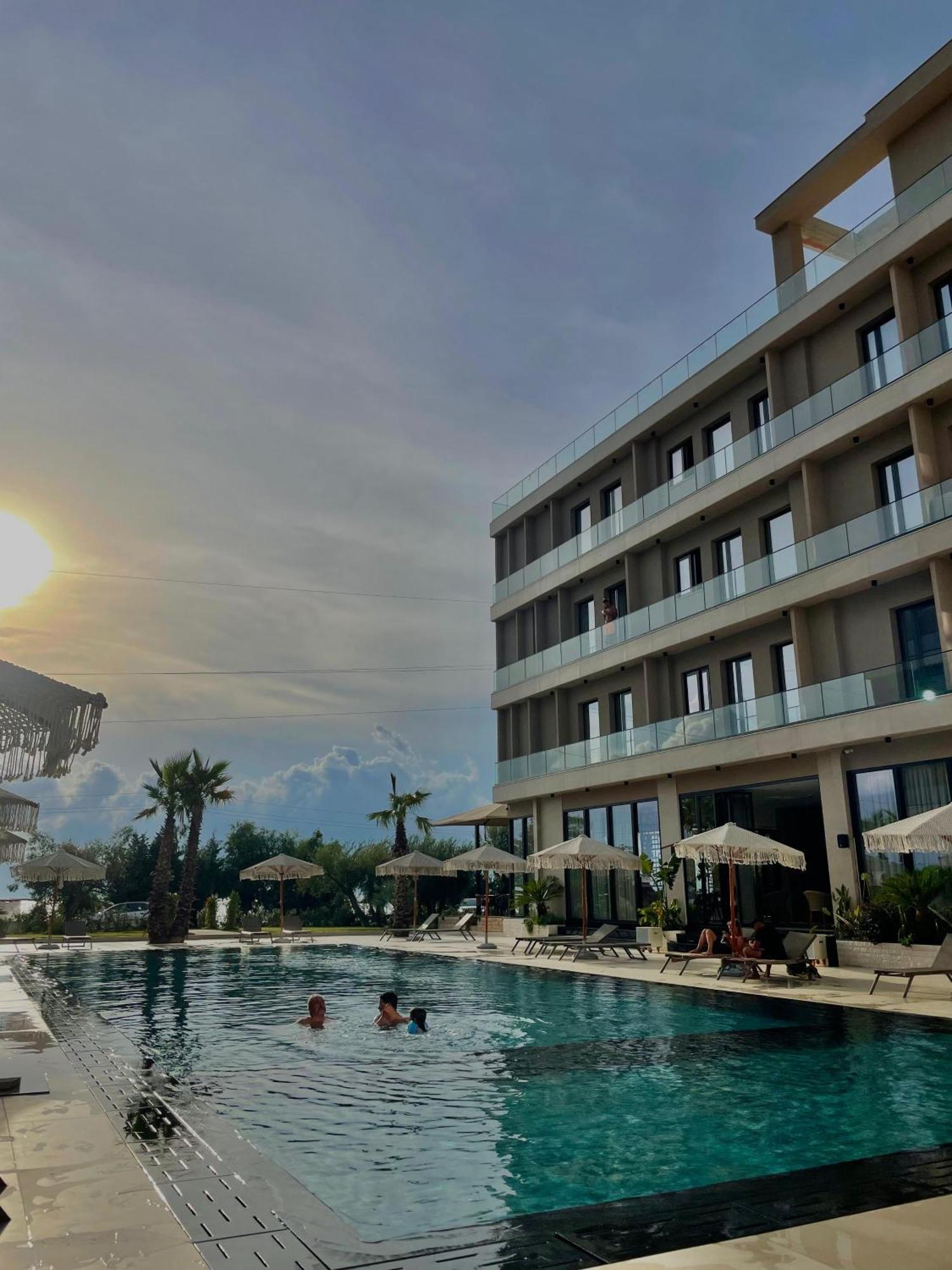 Tris3 Hotel Radhimë 外观 照片