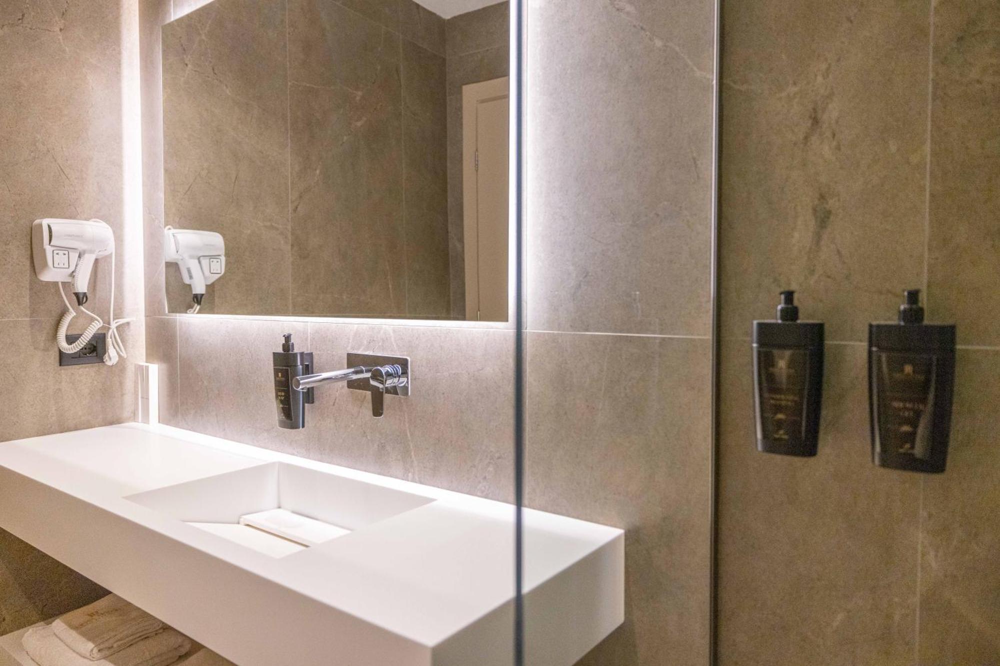 Tris3 Hotel Radhimë 外观 照片