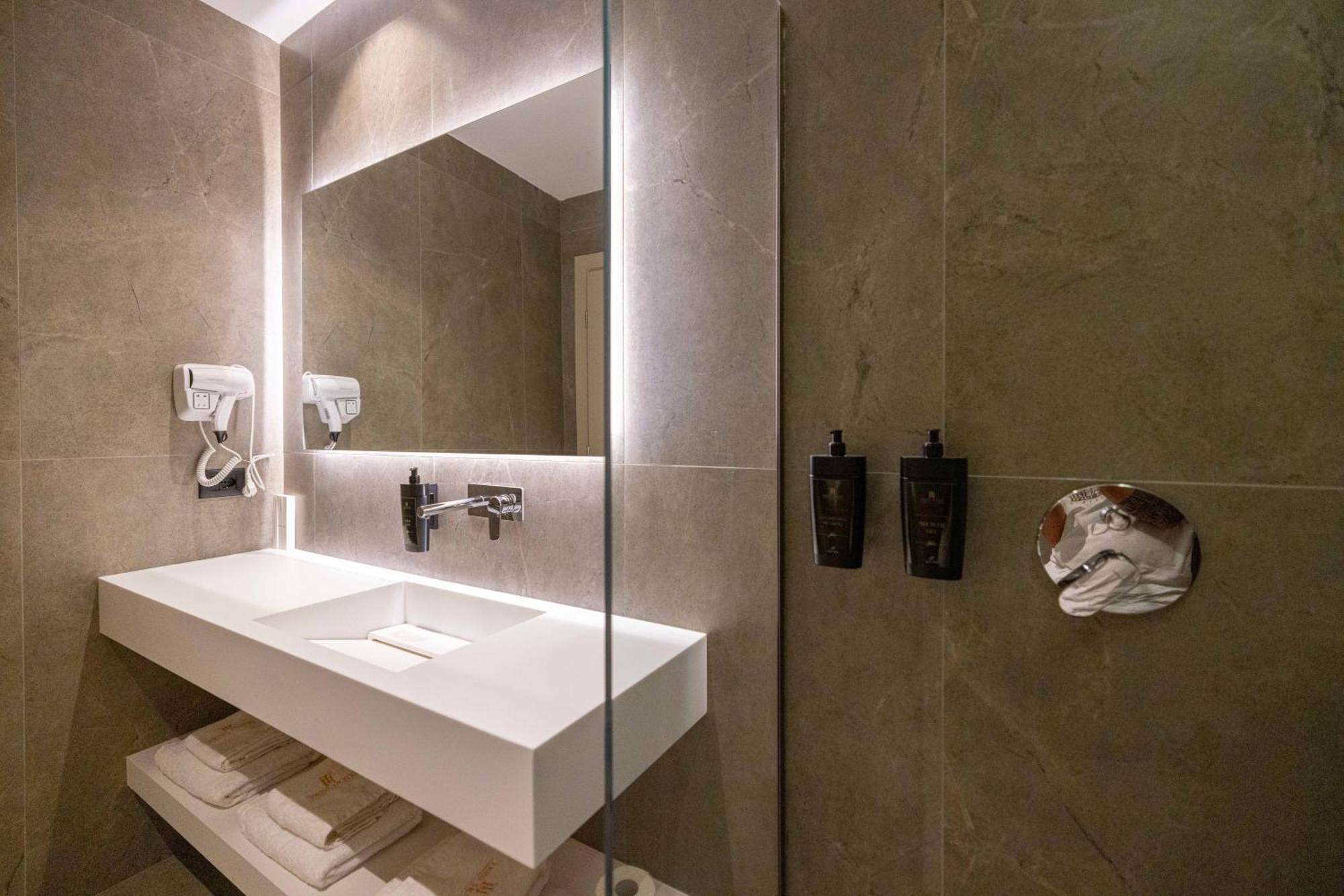 Tris3 Hotel Radhimë 外观 照片