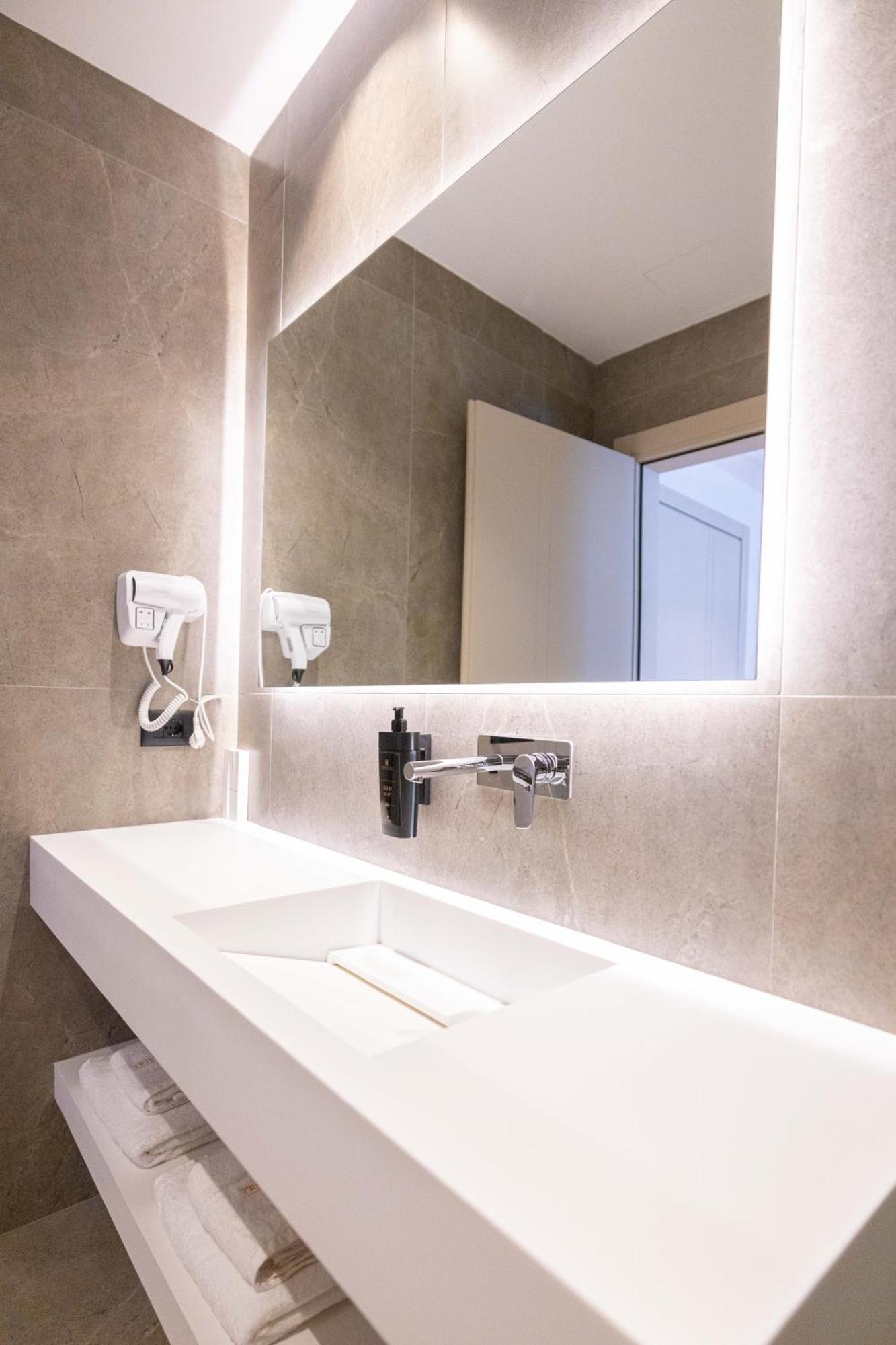 Tris3 Hotel Radhimë 外观 照片