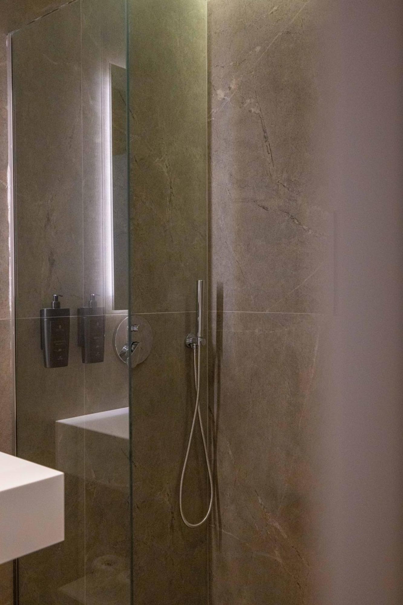 Tris3 Hotel Radhimë 外观 照片
