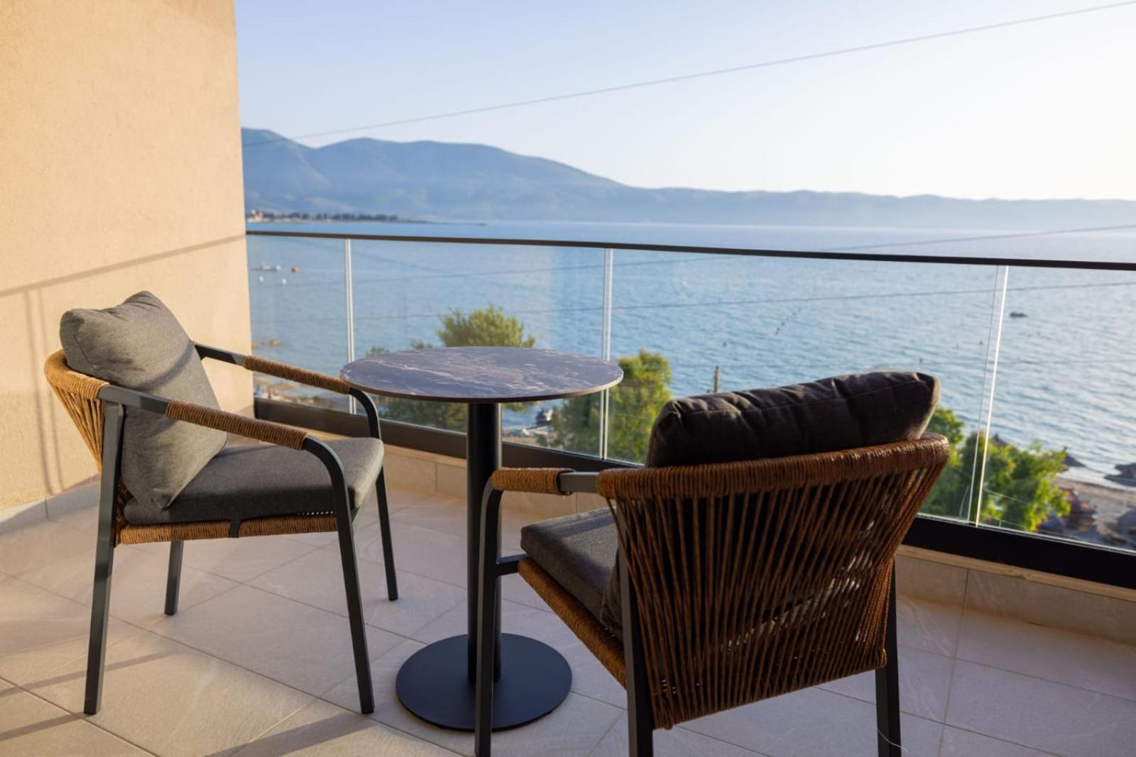 Tris3 Hotel Radhimë 外观 照片