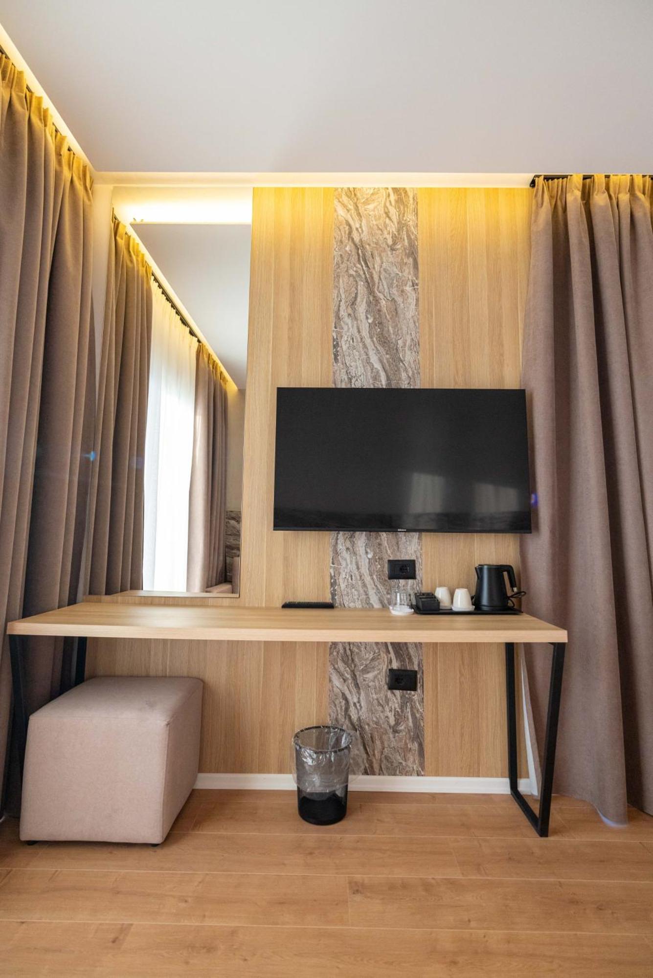 Tris3 Hotel Radhimë 外观 照片